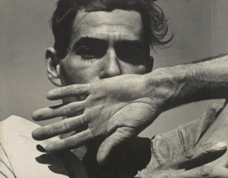 Dorothea Lange  Migratory cotton picker. Eloy, Arizona, 1940.  Copyright: The Dorothea Lange Collection, Oakland Museum of California, City of Oakland. Gift of Paul S. Taylor. 